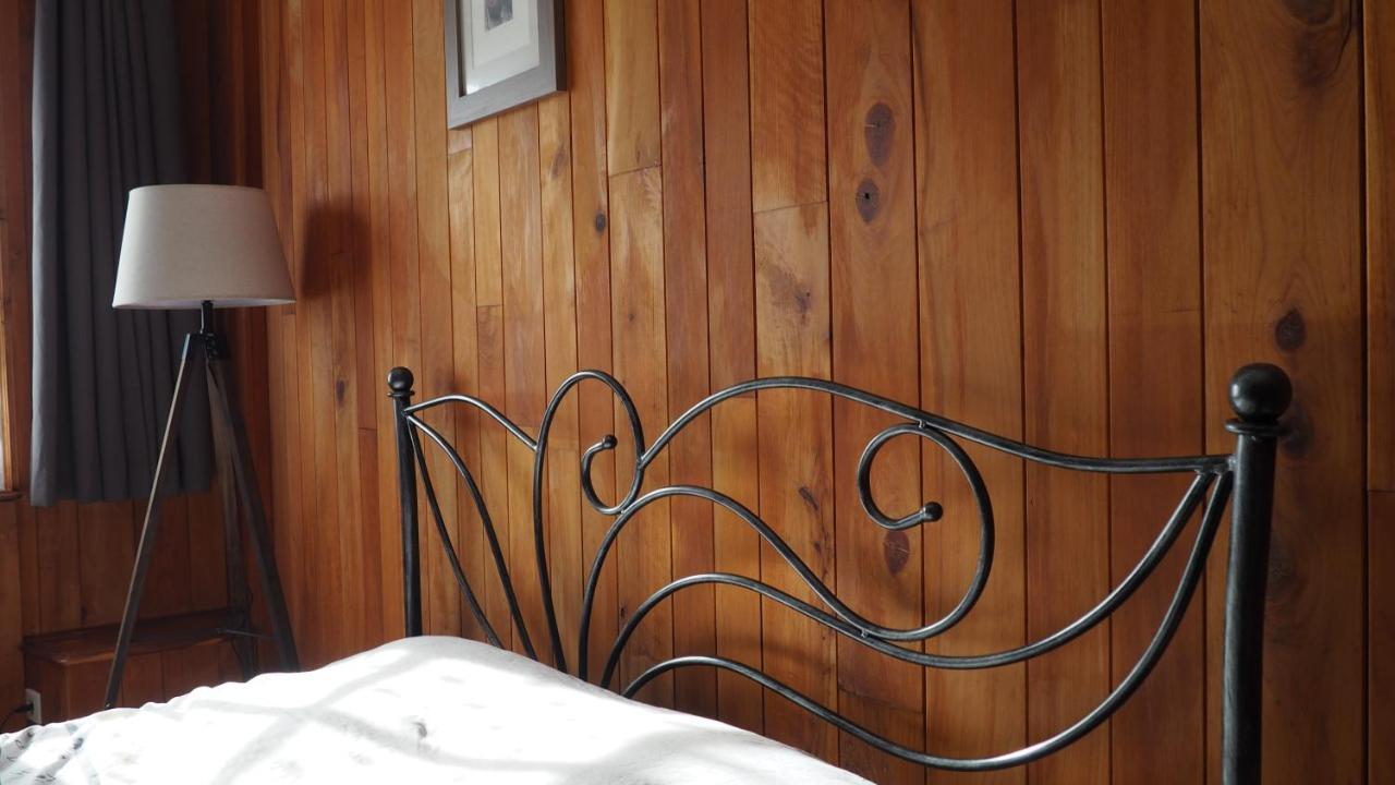 Au Pied Du Pont Bed & Breakfast Chateauneuf-du-Faou Exterior photo